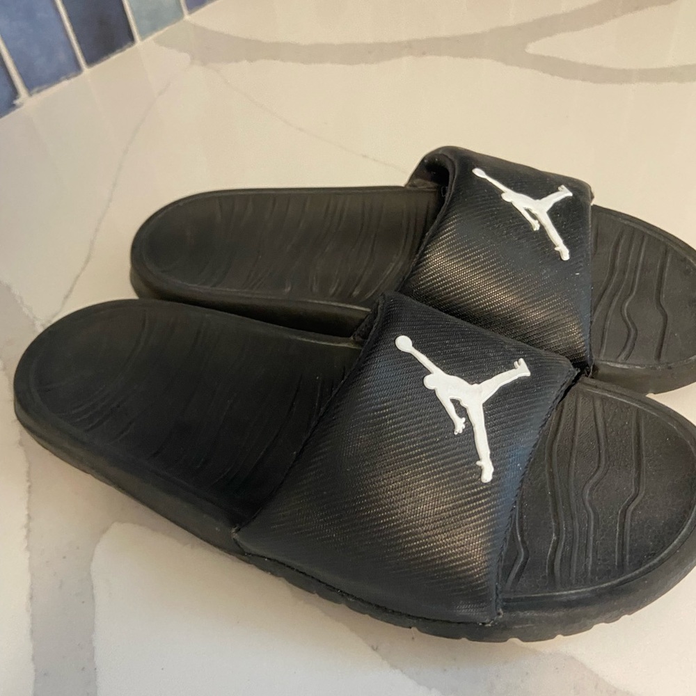 Nike slides